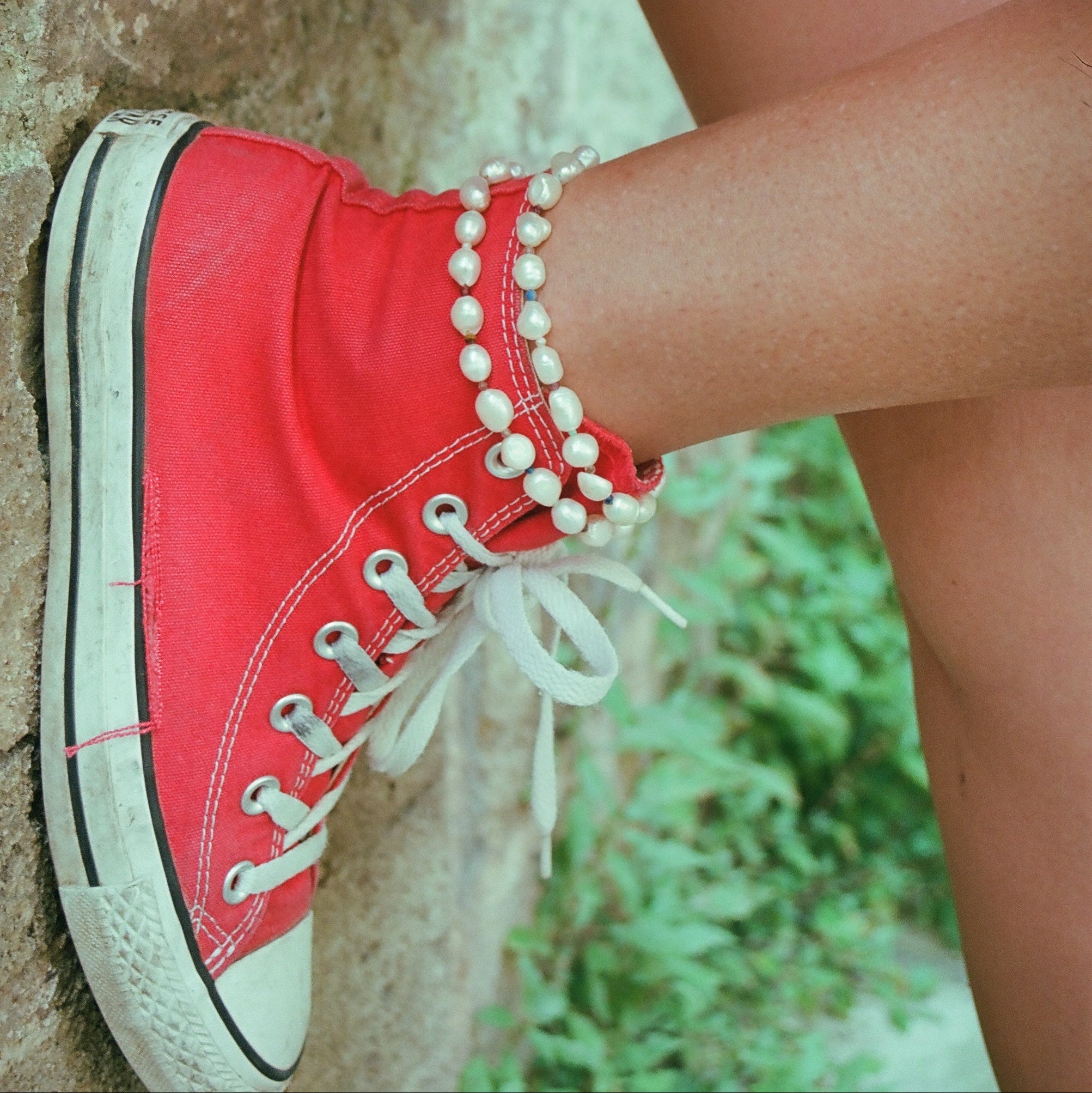 LE DOUBLE BRACELET DE CHEVILLE NACRES ET TOURMALINES