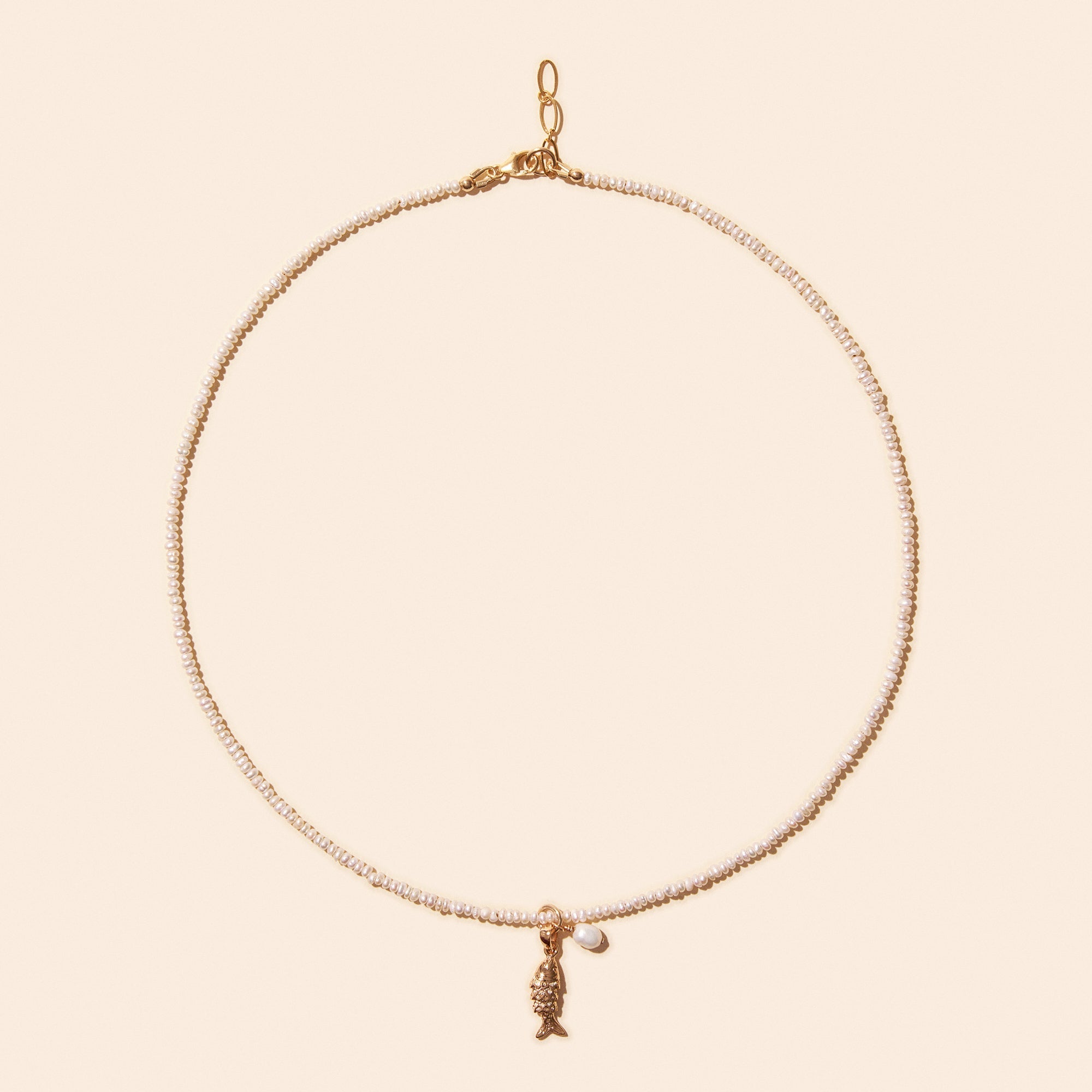 Collier Feuilles En Nacre OOAK Sur Ficelle - Longueur 36-40 Cm, Couleur Beige, Fermoir Abîmé, Occasion
