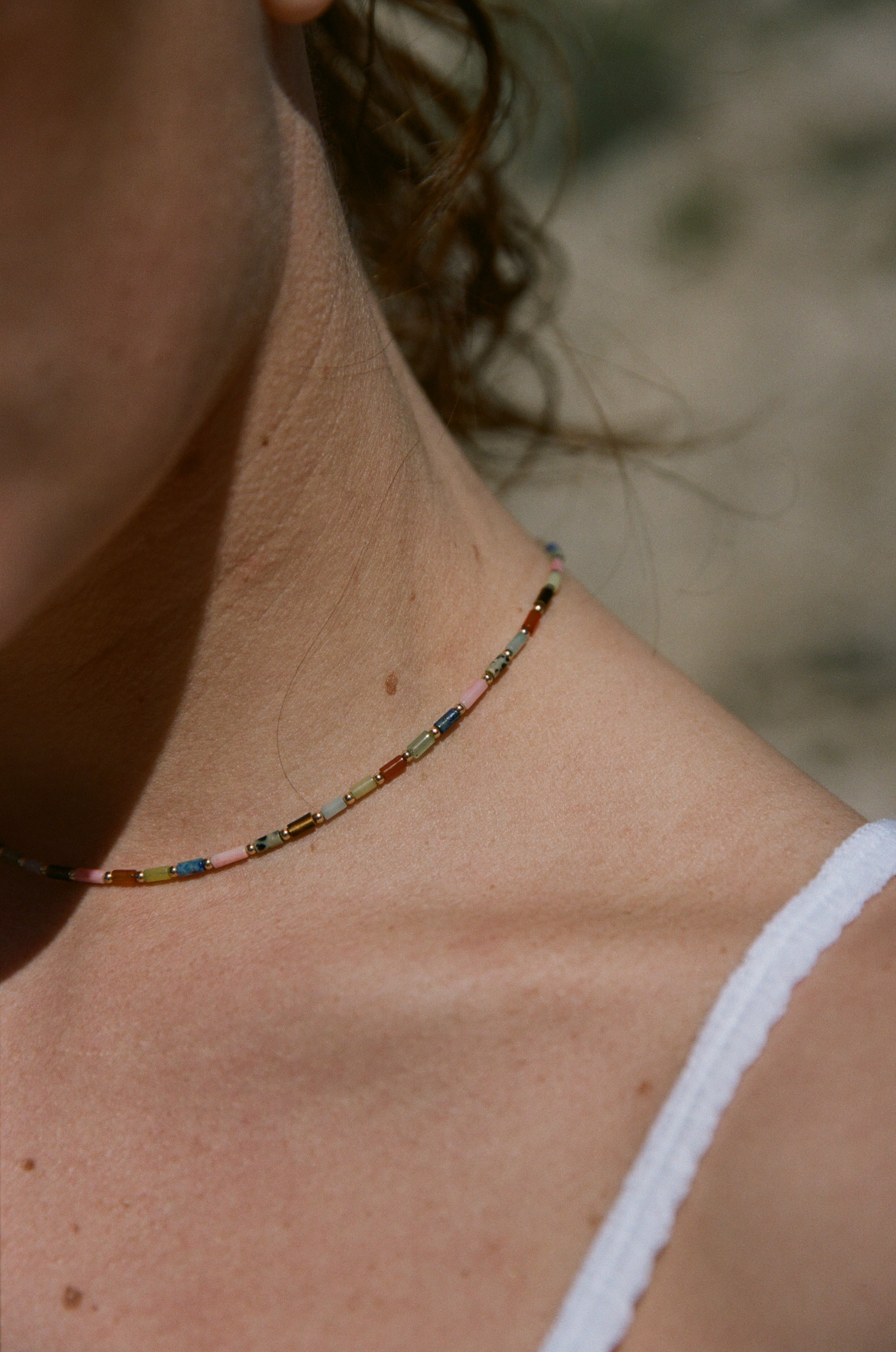 collier en pierres naturelles multicolores