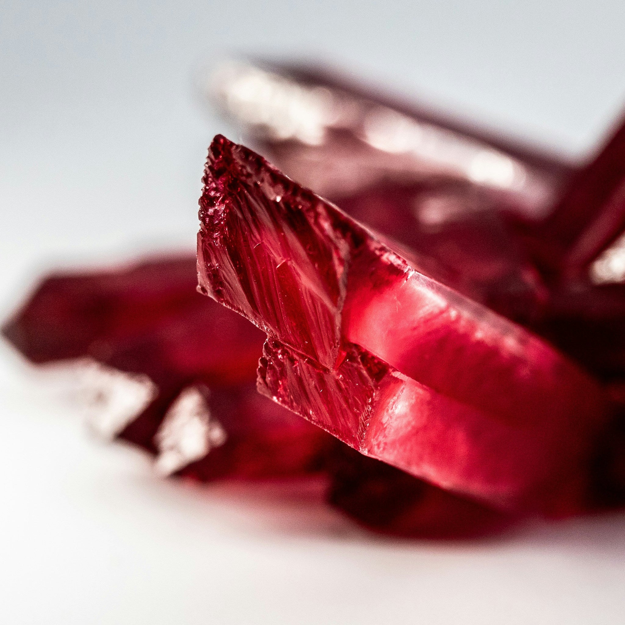 morceau de rubis brut