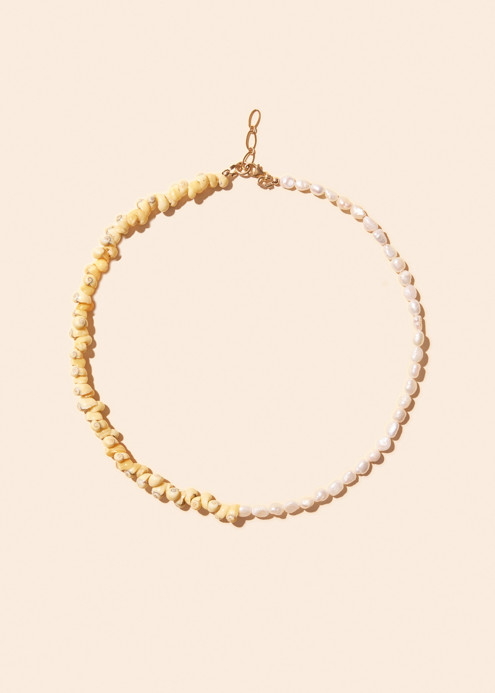 le-collier-camille-colette-x-nenes-paris-coquillages-et-nacres-3.jpg